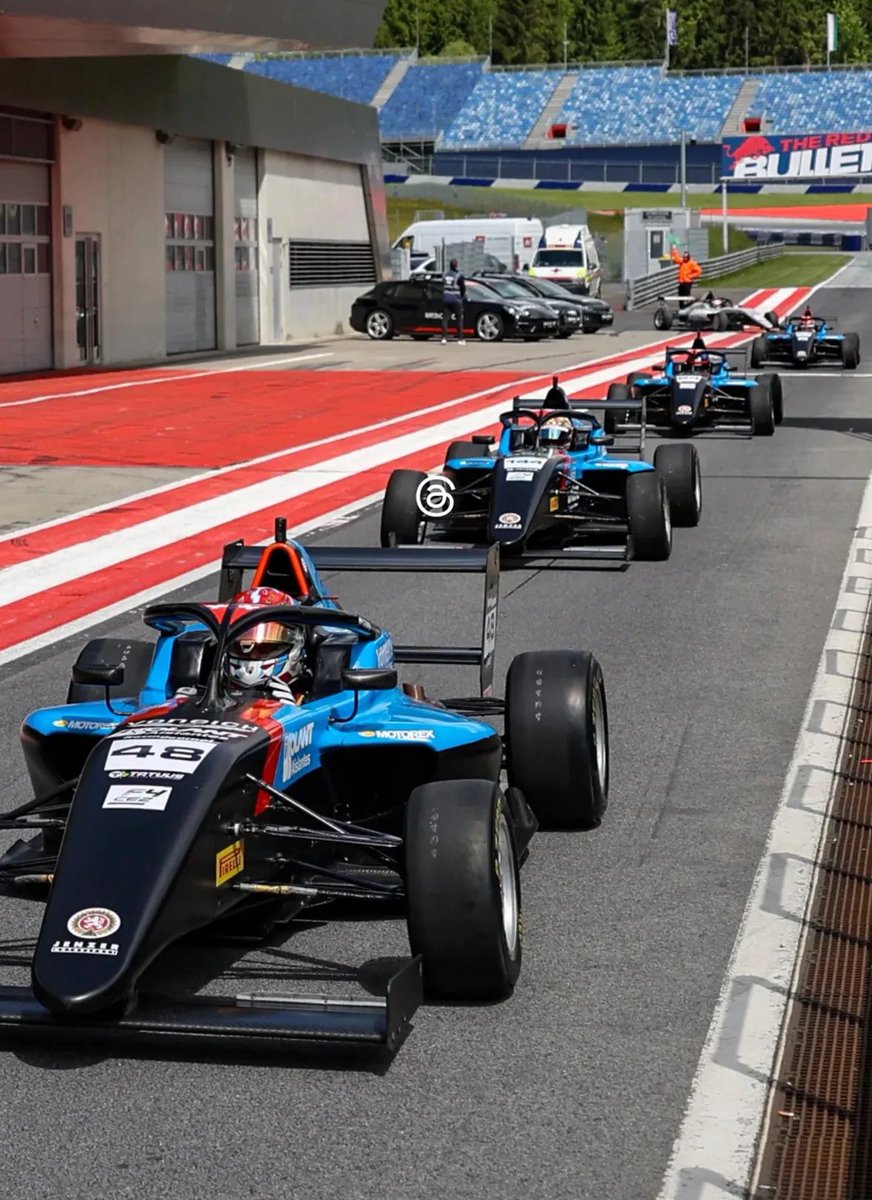 CarburandoTV's tweet photo. ¡Victoria argentina en el Red Bull Ring! 🇦🇷🥇
🏁☝️ Gino Trappa ganó la primera competencia de la Fórmula 4 Checa.
⌚️ El domingo se disputarán dos finales: la segunda comenzará a las 5:55hs, y la tercera, a las 10:10hs.
#F4Checa #Trappa
📸 Jenzer Motorsport https://t.co/923kjlj3EF