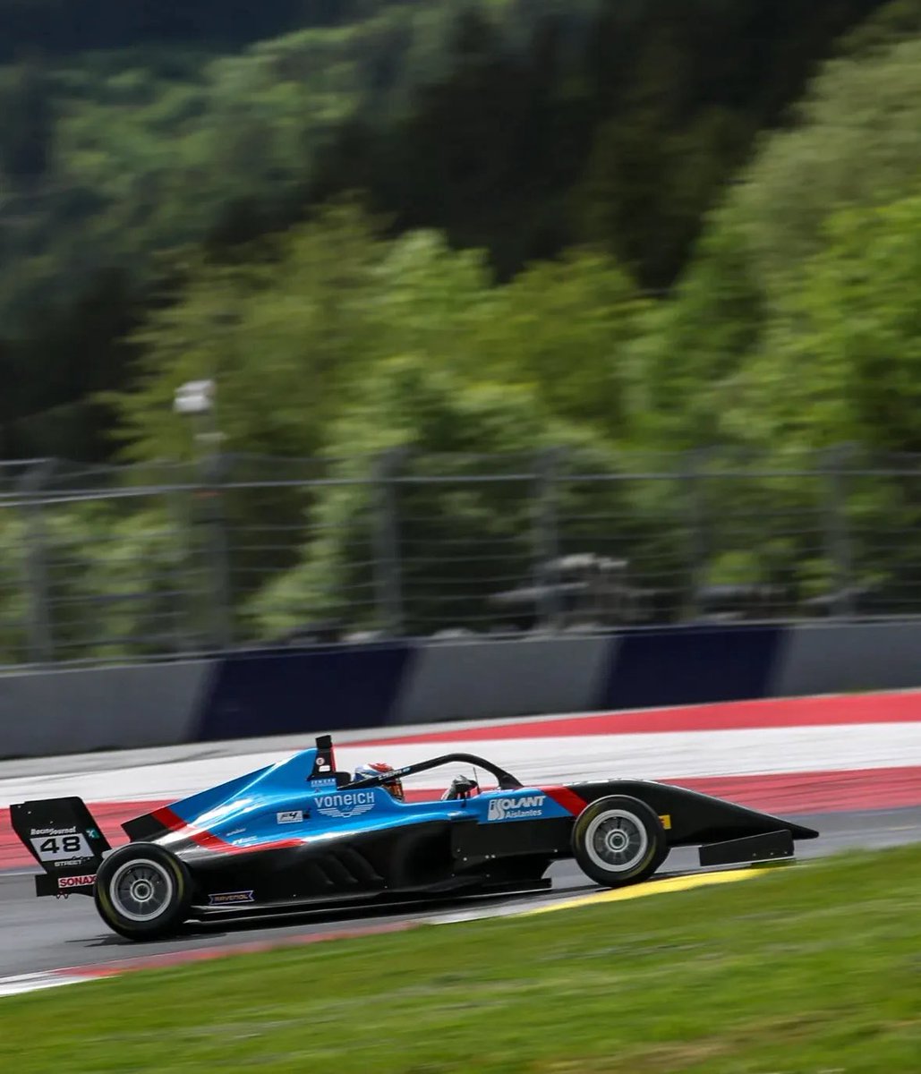 CarburandoTV's tweet photo. ¡Victoria argentina en el Red Bull Ring! 🇦🇷🥇
🏁☝️ Gino Trappa ganó la primera competencia de la Fórmula 4 Checa.
⌚️ El domingo se disputarán dos finales: la segunda comenzará a las 5:55hs, y la tercera, a las 10:10hs.
#F4Checa #Trappa
📸 Jenzer Motorsport https://t.co/923kjlj3EF