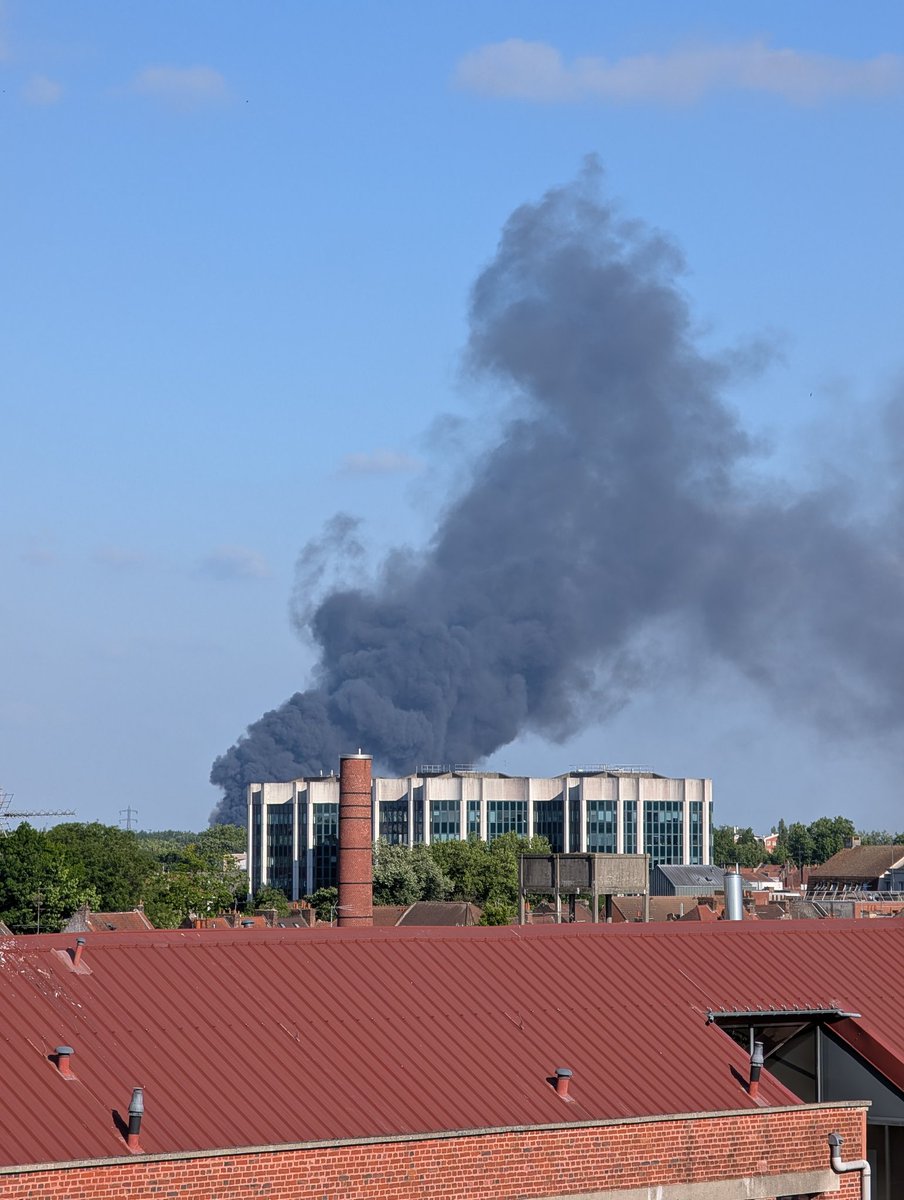 steinerclement's tweet photo. Énorme incendie en cours à Lille #incendie #lille quelqu'un en sait plus ? https://t.co/blb7TKkiHA