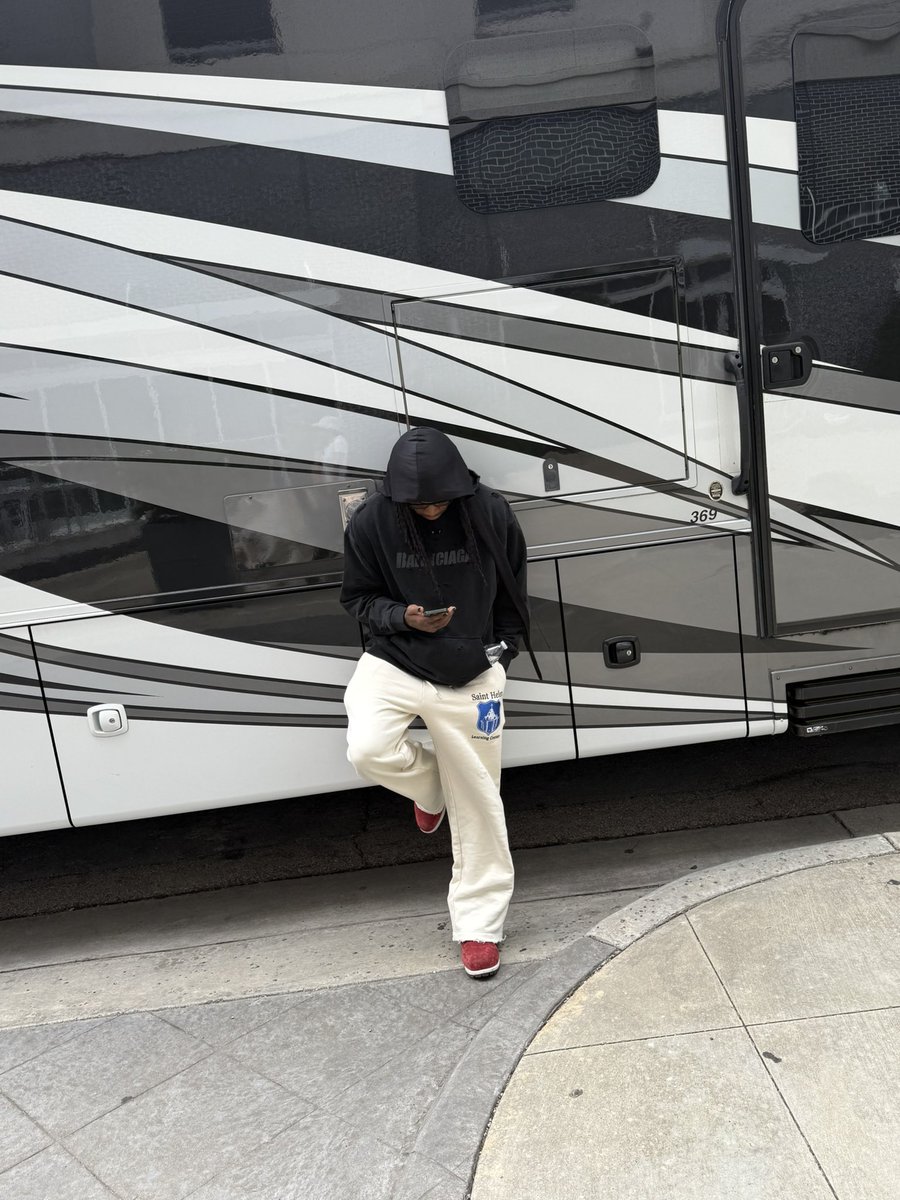 8ighty8ight tweet media