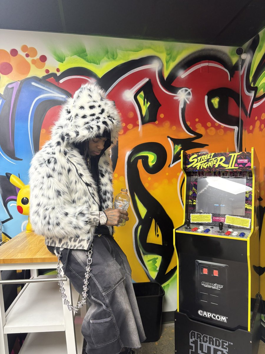 8ighty8ight tweet media