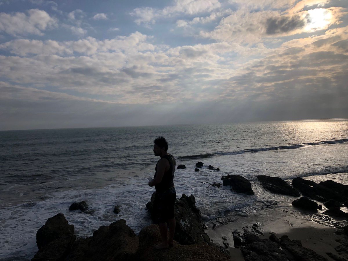 Dios quizo llevársela a mi mami 🙏.A  veces no comprendo sus acciones. Ella tan buena q fue con todos pero sufrió mucho para morir, sus 3 hijos sufriendo 7 meses. El dolor es muy fuerte cuando el silencio se transforma en eco en cada rincón, la gente es gris, ya nada importa.