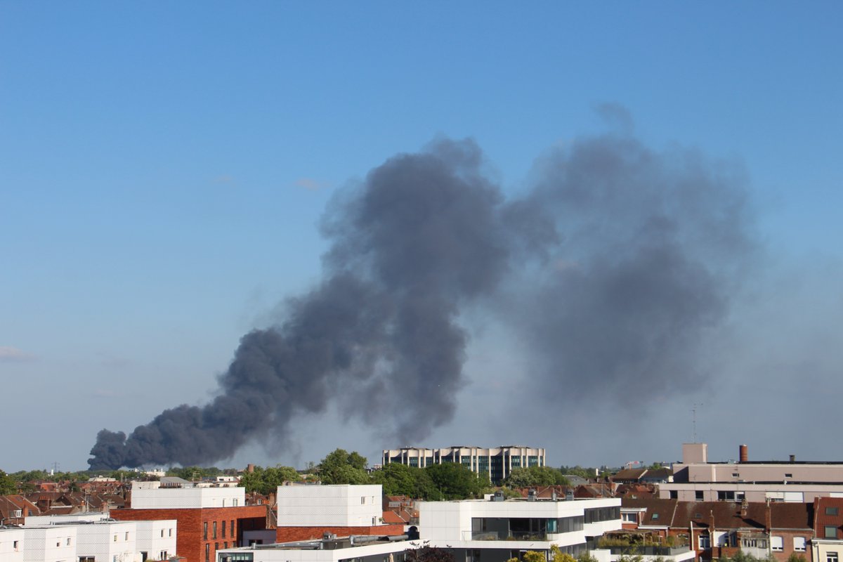 GregoryDegonfle's tweet photo. Incendie en cours à Lille...
@lavoixdunord @Lille_actu https://t.co/XXQkjkw0G7