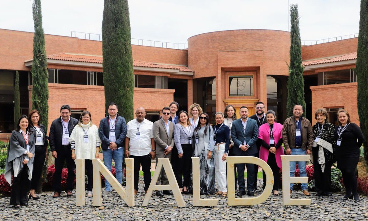 robert posada rosero (@robertposada) on Twitter photo #ParaSerFelices La gobernanza exige educación y formación permanente👌🏻
Agradezco invitación de <a href="/Fundacion_ExE/">FundaciónExE</a> al V Seminario Alta Dirección en Gestión y Liderazgo, realizado por #INALDEBusinessSchool de <a href="/unisabana/">Universidad de La Sabana</a> 📖
Orgulloso de haber sido el orador en ceremonia de clausura.®️ #ParaSerFelices La gobernanza exige educación y formación permanente👌🏻
Agradezco invitación de <a href="/Fundacion_ExE/">FundaciónExE</a> al V Seminario Alta Dirección en Gestión y Liderazgo, realizado por #INALDEBusinessSchool de <a href="/unisabana/">Universidad de La Sabana</a> 📖
Orgulloso de haber sido el orador en ceremonia de clausura.®️