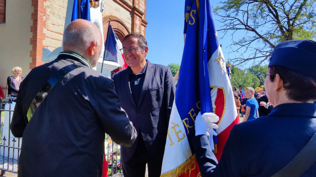 A #VilleneuveLesBouloc pour une jolie Fête de la Libération sous le soleil, 80 ans après la Victoire de 1945.  L’histoire de tous ceux qui ont combattu, victimes et héros, reste vivante grâce aux passionnés de l’association #MemoireMilitaria !