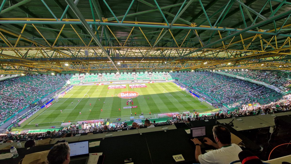 Em Alvalade, com <a href="/FlashScorePT/">Flashscore.pt</a>, para a última jornada da Liga portuguesa.
Sporting x Vitória (17:55).