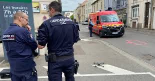 signalefr's tweet photo. 🚨🚓 Rodéo urbain : un gendarme grièvement blessé près de Nancy
Un motard a percuté volontairement un gendarme lors d’un rodéo urbain à Neuves-Maisons, le 16 mai. La victime souffre de fractures importantes. Le suspect est en fuite.
#RodéoUrbain #Sécurité #SignaleFrance https://t.co/owQk66ONnS