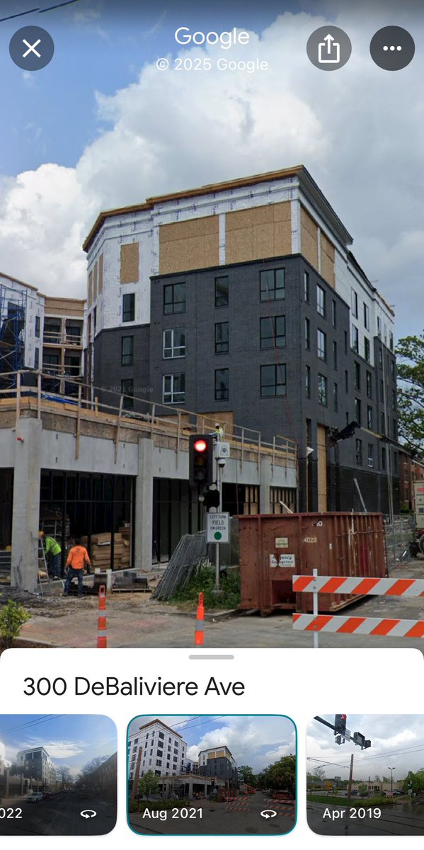 STLmayor's tweet photo. Inadequate design: straight line winds broke the glass on the west wall, and the roof tore off like a pull-top can opener. Did the architect/engineer ignore important bracing to the roof when there is a wall of windows, or did the developer cheap out? What’s building code say? https://t.co/gAJ8IrfLOQ