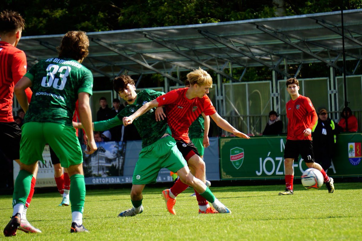 Cezary Kowalski (@kowalski_cezary) on Twitter photo Józa walcząca do końca. Gol w ostatniej sekundzie na 2:1 z Błonianką.
13 punktów w 5 meczach!!!
Brawo <a href="/jozefovia/">MLKS Józefovia</a> najmłodszy zespół w lidze👏❤️ Józa walcząca do końca. Gol w ostatniej sekundzie na 2:1 z Błonianką.
13 punktów w 5 meczach!!!
Brawo <a href="/jozefovia/">MLKS Józefovia</a> najmłodszy zespół w lidze👏❤️