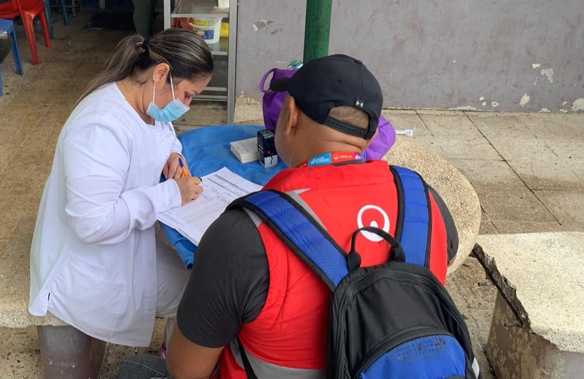 Salud_Guayas's tweet photo. #MSPEnTerritorio | El #Distrito09D04 de @Salud_Ec inicia vacunación #ContraLaInfluenza, difteria y tétano en exteriores de los Centros de abastos de #Sauces9 y #LasAlmas. https://t.co/EX7eDvtAzz