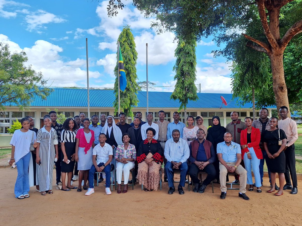 MunisiNeema's tweet photo. I was excited to guide high school students of #Kondoa on a journey of learning about archaeology. We used interactive learning, interpretive and simple techniques. This project brings archaeology to life &amp; empowers students to see themselves as active custodians of their past. https://t.co/IYPVUHLIvI