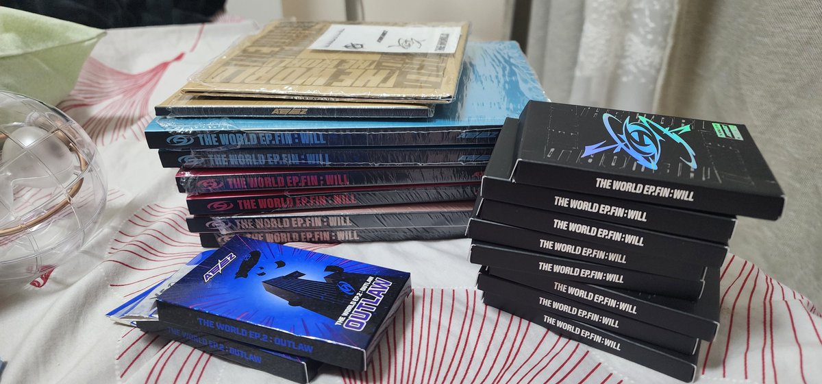 I'll be giving these away ✨️

How to join:
✅️Follow me and <a href="/gyuslatte_/">rix 𝜗𝜚</a> 
✅️RT this post
✅️Must be following <a href="/ATEEZofficial/">ATEEZ(에이티즈)</a> 

I will share my location and roam around~
See you tomorrow,  ATINY~ 🖤
#TowardsTheLightWillToPower 
#ATEEZ_WORLD_TOUR_IN_CINEMAS 
#ATEEZincinemas