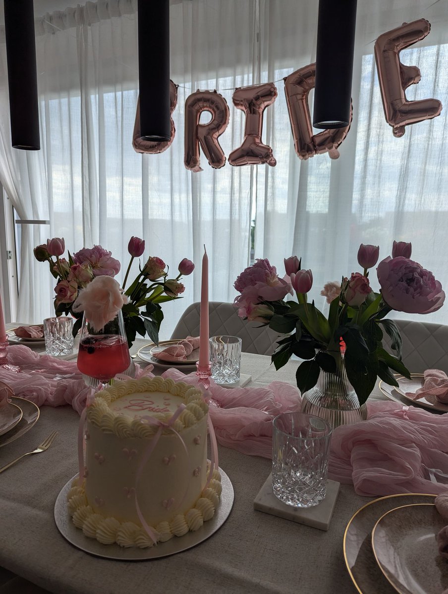 Mein Bestie hat heute ihren Junggesellenabschied wie fucking schön ist die Deko bitte geworden 🥹🌸 liebe alles dran