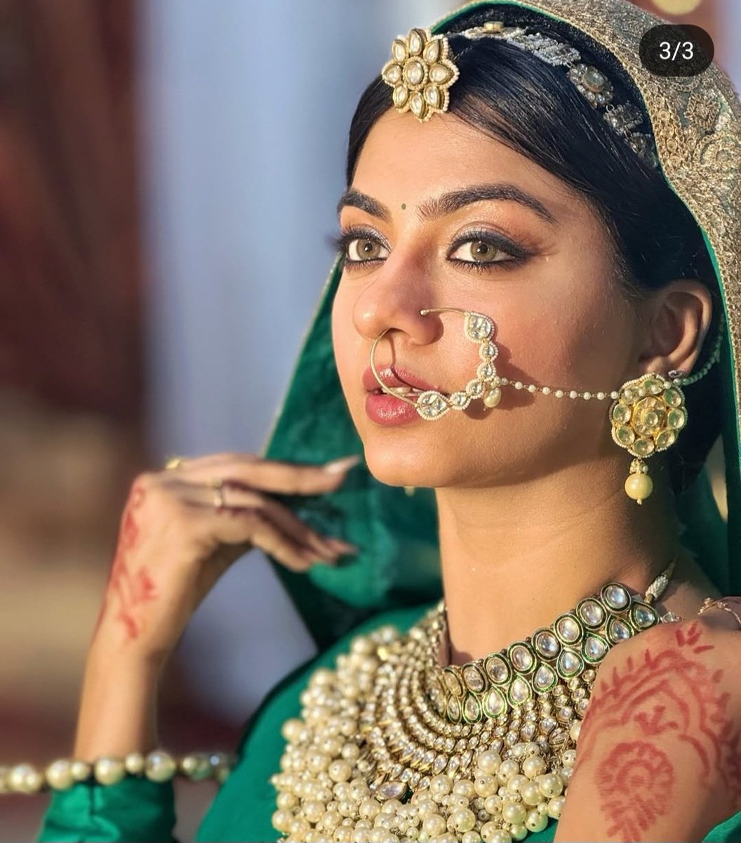noneedtoknowDis's tweet photo. Really loved watching Garvita as Roohi the character development of roohi from grey to positive is what I liked the most . She learned from her mistakes ,Rooh as a mom was my favorite no one could have portrayed Rooh better than her . #RuhiBirla #yrkkh #Ruhit #GarvitaSadhwani https://t.co/Y1cdJvM8W7