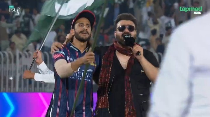 ShehrozQureshii's tweet photo. Hasan Ali on stage with Sahir Ali Bagga and Pakistan Flag
#HBLPSLX #pzvkk #pzvkk #kkvpz #kkvspz #ApnaXHai #PSLX #PakistanZindabad #notcgi https://t.co/H5KjL9YV99