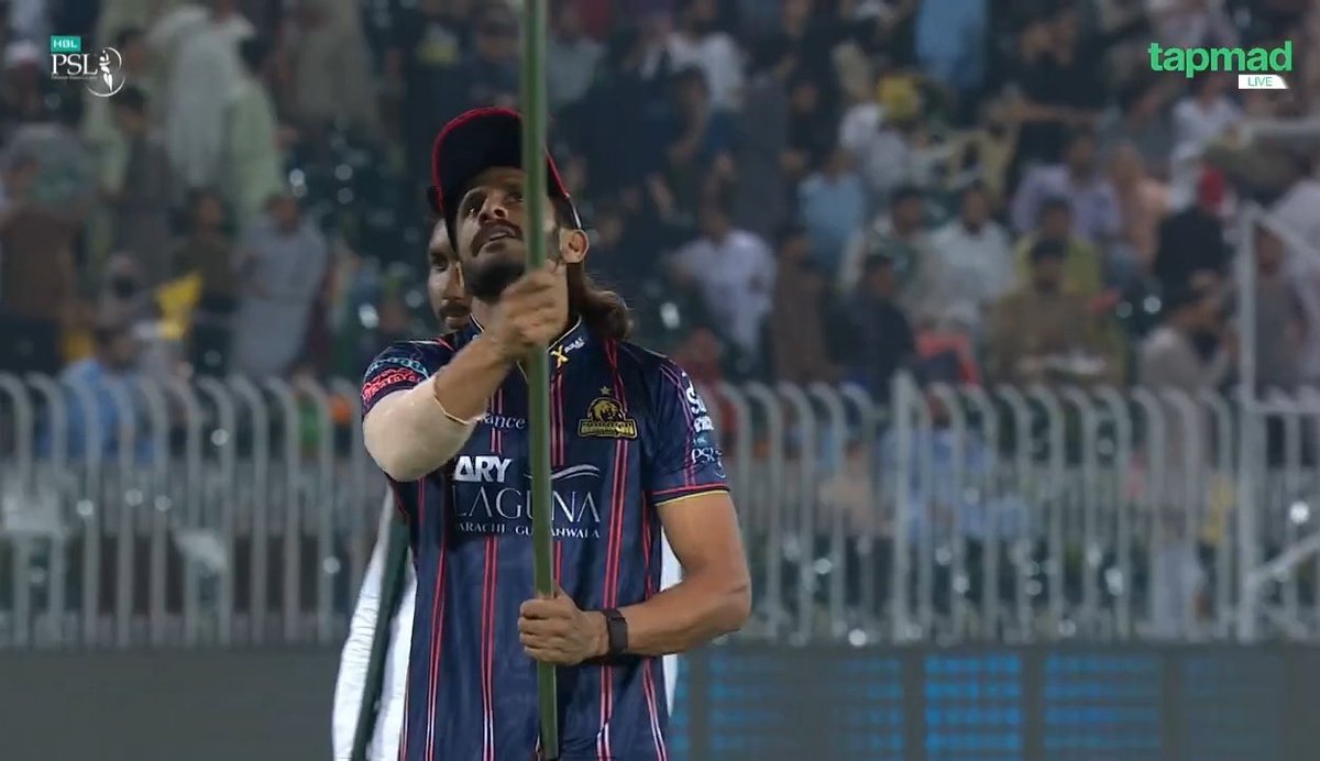 ShehrozQureshii's tweet photo. Hasan Ali on stage with Sahir Ali Bagga and Pakistan Flag
#HBLPSLX #pzvkk #pzvkk #kkvpz #kkvspz #ApnaXHai #PSLX #PakistanZindabad #notcgi https://t.co/H5KjL9YV99