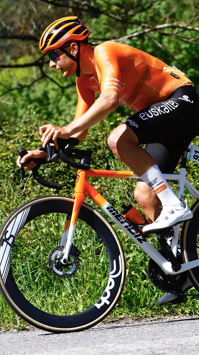 Euskaltel Euskadi Team (@euskaltelteam) on Twitter photo Egun ona taldearentzat #4JDD -n eta #TdH100 -n
🏁 Andoni Lopez de Abetxuko ha sido 10. en meta en Hungria y Louis Sutton ha estado presente en fuga
💪🏽⛰️ Paul Hennequin protagonista izan da ihesaldian eta mendiko sailkapeneko lider berria da
📸 <a href="/SprintCycling/">SprintCycling</a> Egun ona taldearentzat #4JDD -n eta #TdH100 -n
🏁 Andoni Lopez de Abetxuko ha sido 10. en meta en Hungria y Louis Sutton ha estado presente en fuga
💪🏽⛰️ Paul Hennequin protagonista izan da ihesaldian eta mendiko sailkapeneko lider berria da
📸 <a href="/SprintCycling/">SprintCycling</a>