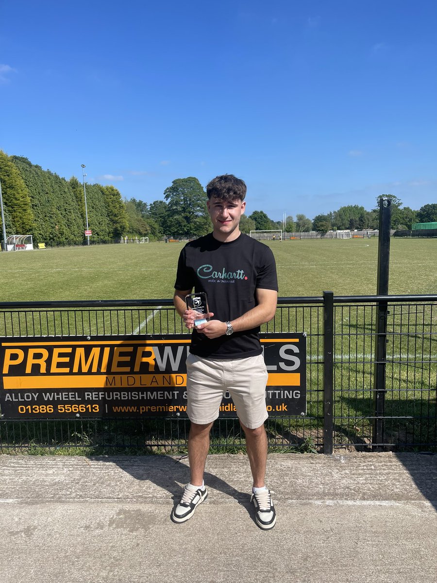ethanhanson03's tweet photo. Player of the season 24/25 💛🖤 https://t.co/hFPnBHCO0N
