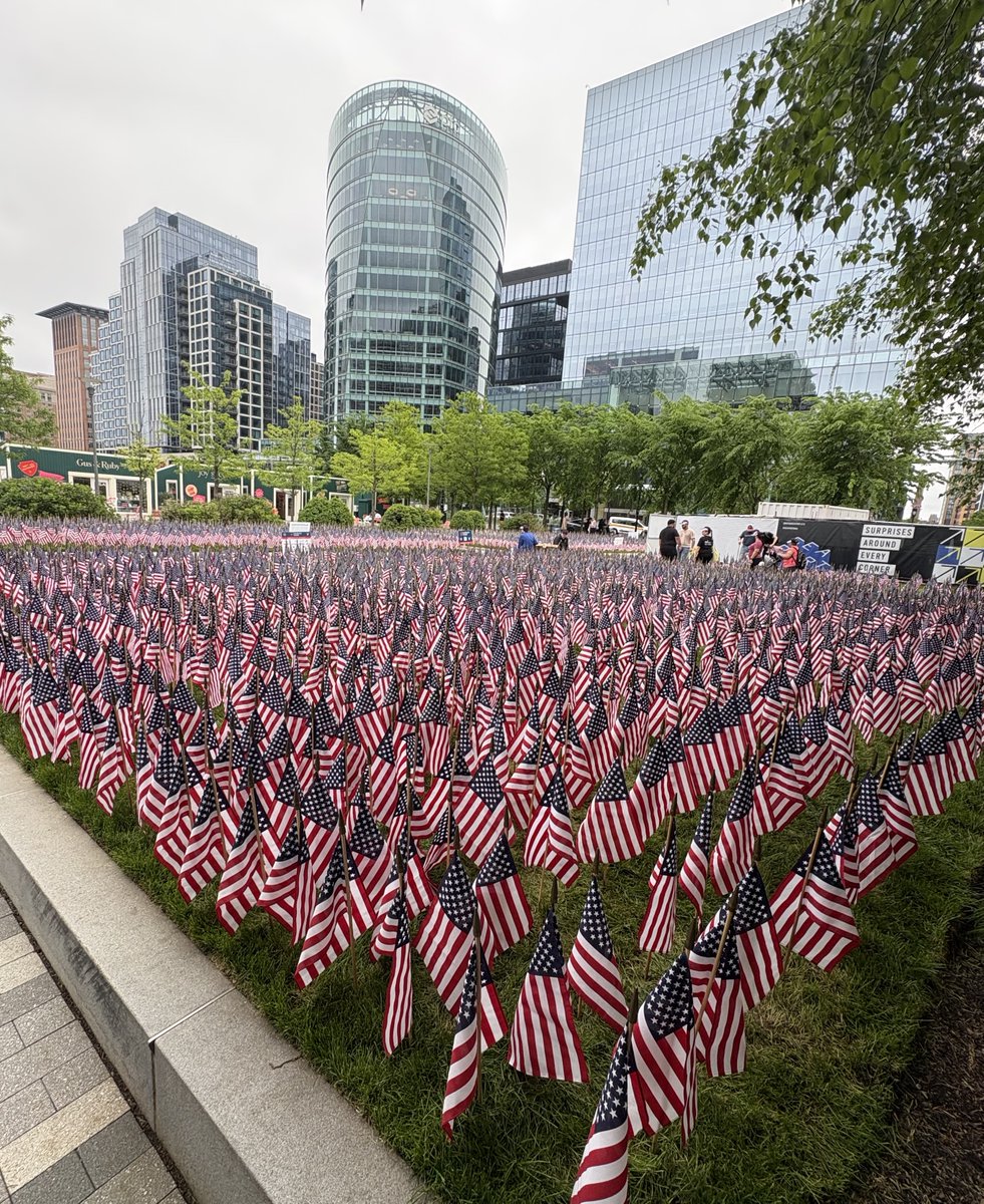 InnoVets_US's tweet image. Thousands of flags.
One shared promise: to never forget.
Proud to stand in remembrance and reflection as Patriot Week begins.
#PatriotWeek2025 #FlagsForTheFallen #InnovetsRemembers