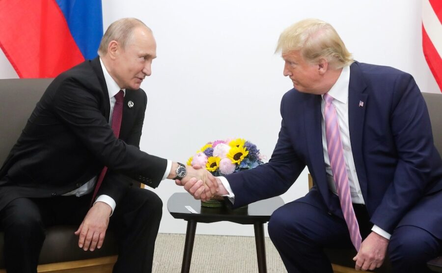 Red_Wave22025's tweet photo. JUST IN: President Trump to speak with Putin on Monday to end the bloodbath in Ukraine — over 5,000 soldiers dying weekly.

Zelensky, NATO, and the world are watching.

Peace through strength is back.
#Trump2025 #AmericaFirst #UkraineWar https://t.co/U1jZQWl7fJ