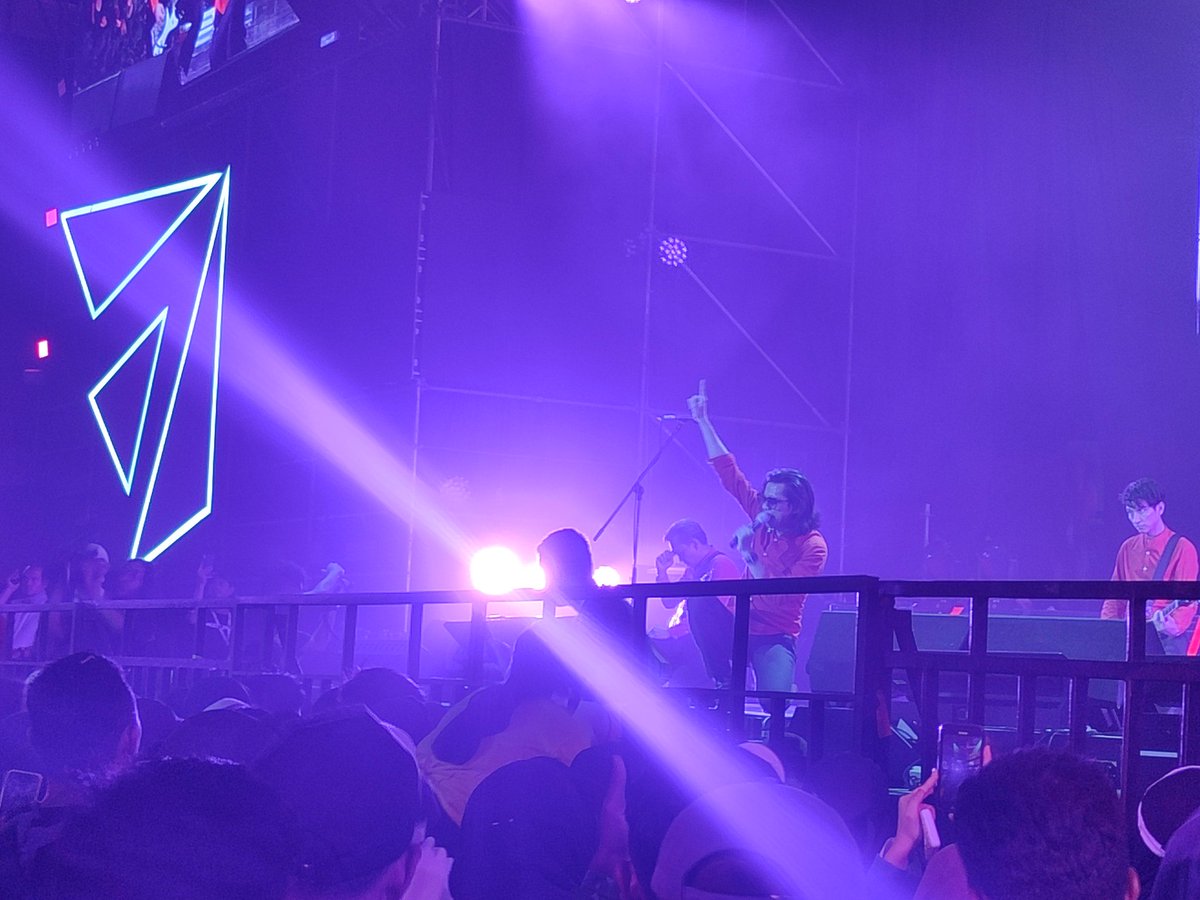 Monovalen_'s tweet photo. @TelkomSolution @projectpop @officialJKT48 Ini dia keseruan konser musik di #Digiland tahun lalu. Gak sabar sama #DigilandRun2025 , pasti bakal lebih pecah lagi nantinya. 🤩 https://t.co/2Yw1cK5BgT