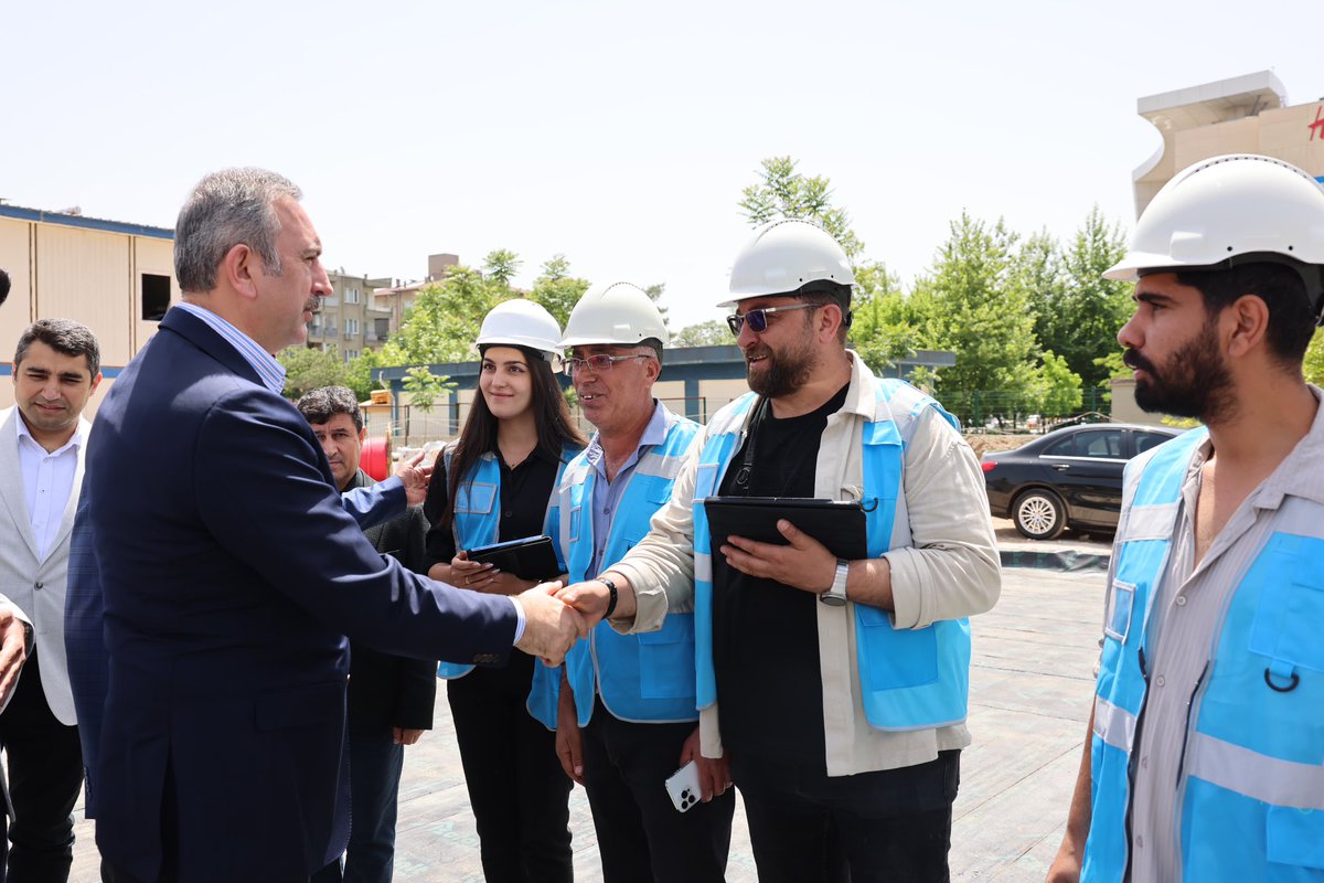 Grup Başkan Vekilimiz Sayın Abdulhamit Gül, Karkamış Belediye Başkanımız Sayın Mustafa Güzel ,Şahinbey Belediye Başkan Yardımcımı Sait Şahin, İl Başkanımız Fatih Muhaddis Fedaioğlu il-ilçe yönetimimiz ile birlikte,
Yapımı devam eden 25 Aralık Devlet Hastane inşaatımızı ziyaret