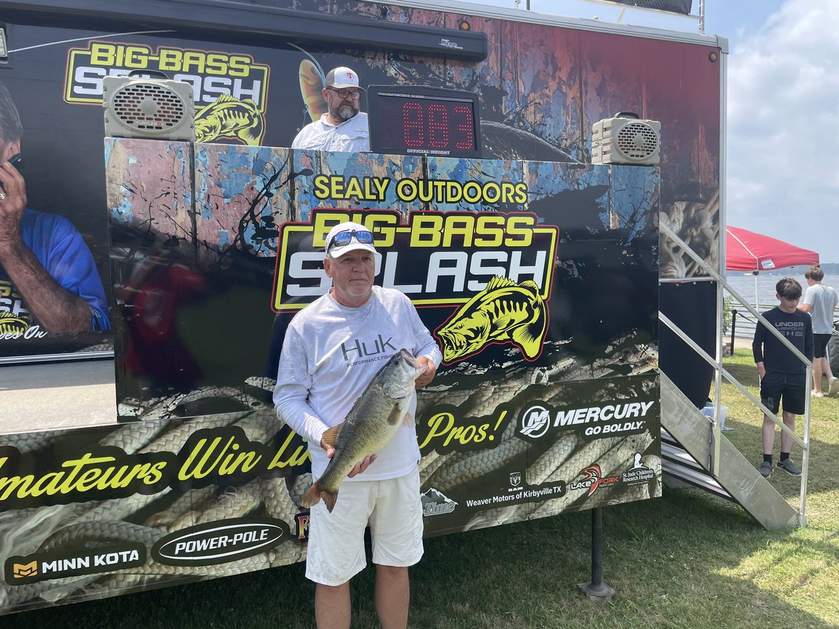 Kicks 105 tweet media