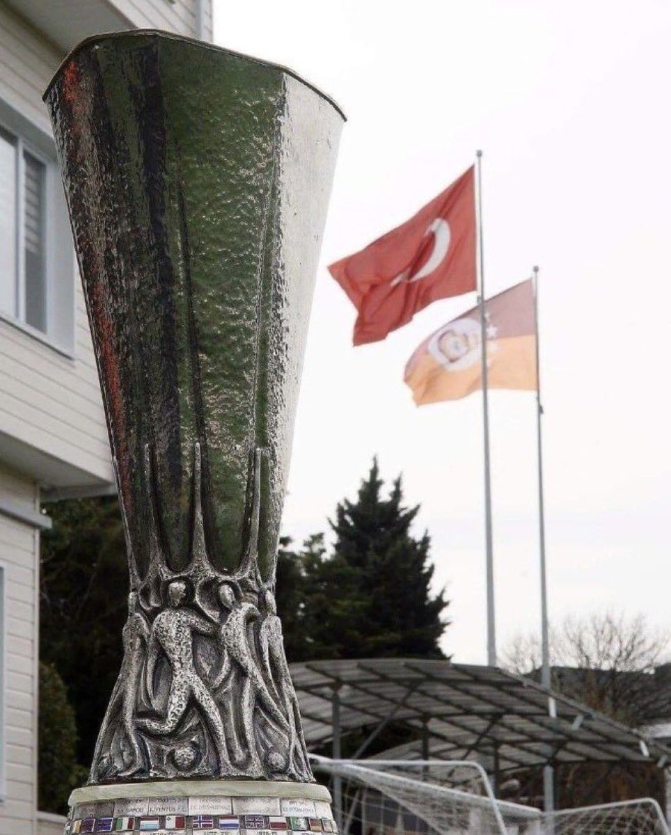 Tarih bir kere yazıldı !

17 Mayıs 2000 Namağlup UEFA Kupası galibi Galatasaray !

#17Mayıs2000