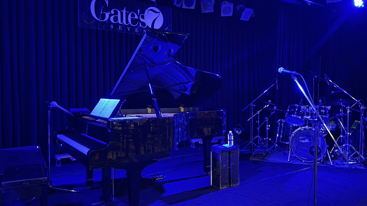 pukiripu's tweet photo. 遊佐未森さんの福岡公演 in Gate's7
デビュー当時から毎日聴き続けて37年😆
念願の初のライブに行ってきた😊
大好きな曲「潮騒」の時は涙がでてきた
すばらしい時間を過ごせました😊
#Gate's7 
#遊佐未森 
@mimori_yusa https://t.co/TbyAuEkBVi