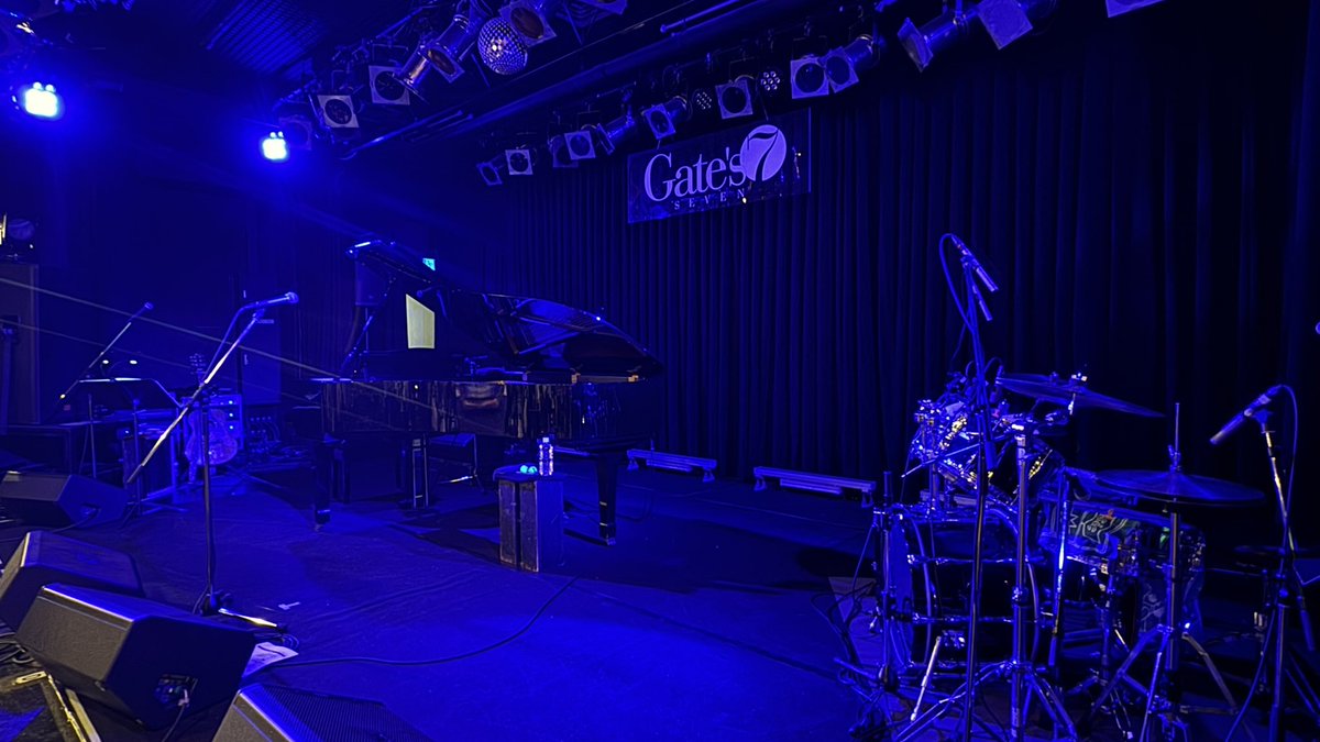 pukiripu's tweet photo. 遊佐未森さんの福岡公演 in Gate's7
デビュー当時から毎日聴き続けて37年😆
念願の初のライブに行ってきた😊
大好きな曲「潮騒」の時は涙がでてきた
すばらしい時間を過ごせました😊
#Gate's7 
#遊佐未森 
@mimori_yusa https://t.co/TbyAuEkBVi