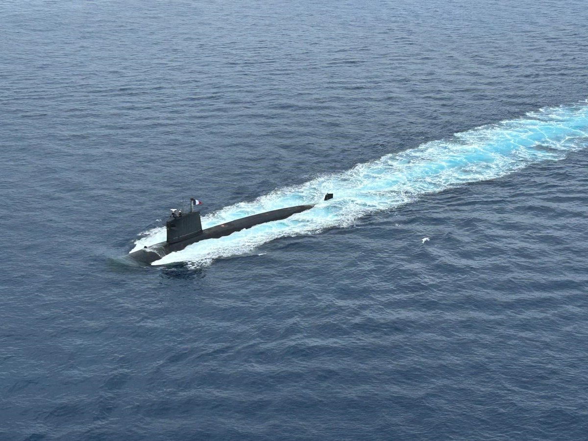 EtatMajorFR's tweet photo. 📍Méditerranée | #MedStrike
🇫🇷 Un sous-marin nucléaire d’attaque engagé aux côtés des groupes aéronavals 🇬🇧 et 🇮🇹.
💥 Entraînements multi-luttes menés avec succès : lutte ASM, maîtrise des avaries, coordination interalliée...
🎯: intégrer les capacités de haut niveau pour une efficacité opérationnelle maximale.