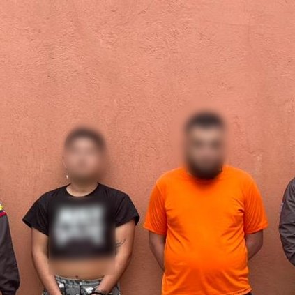PoliciaEcuador's tweet image. APREHENDIDOS EXTORSIONADORES EN #MANABÍ
Mediante técnicas de gestión investigativa realizamos un operativo en el cantón #Rocafuerte y el CRS #ElRodeo, donde se logró la aprehensión de dos antisociales, mismos que estarían involucrados en el delito de extorsión.
Los implicados…