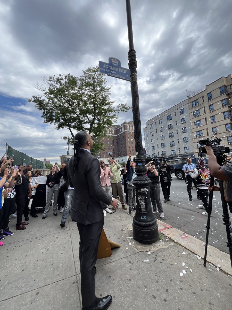 ArcherOfInfamy's tweet photo. Honored and grateful π
A special day. #LiveForever π½
#Bronx #WalkOfFame #GrandConcourse https://t.co/NCKaGiqtfh