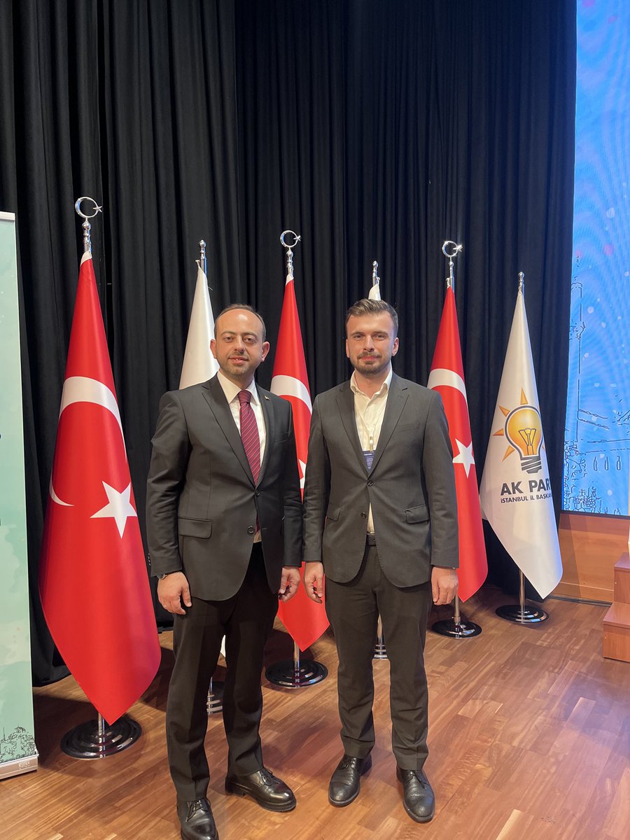 MuhammedYagcii's tweet photo. 81 il 3 kademe Sivil Toplum ve Halkla İlişkiler Başkanlarının katılımıyla İstanbul İl Başkanlığımızın ev sahipliğinde gerçekleştirdiğimiz Bir Sofrada “Teşkilat” İstişare ve Değerlendirme toplantımıza katılım sağladık. https://t.co/wkq7rgxVLJ