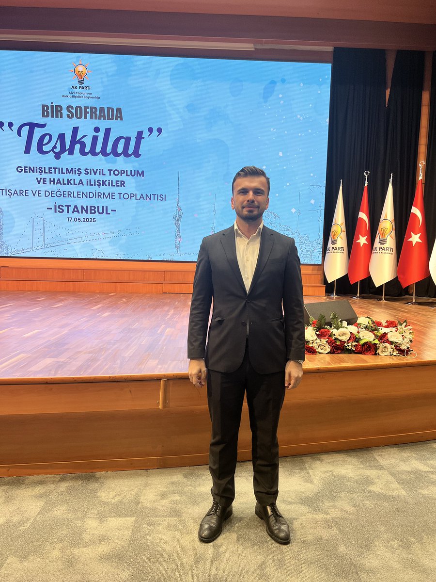 MuhammedYagcii's tweet photo. 81 il 3 kademe Sivil Toplum ve Halkla İlişkiler Başkanlarının katılımıyla İstanbul İl Başkanlığımızın ev sahipliğinde gerçekleştirdiğimiz Bir Sofrada “Teşkilat” İstişare ve Değerlendirme toplantımıza katılım sağladık. https://t.co/wkq7rgxVLJ