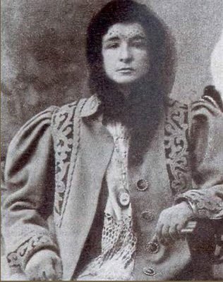 ArchivosOlvido's tweet photo. En la quietud de este sábado, un frasco especialmente oscuro de mis archivos reclama ser abierto. Su nombre resuena con infamia: Enriqueta Martí, Barcelona, 1912. #EnriquetaMarti (1/3) 🪡🧵 https://t.co/xPKgza1Gkn
