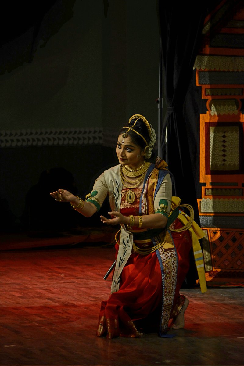 rabindranritya's tweet photo. Shyama in Porisodh Dance Drama
Kobipronam 2025 (13 May) organized by the department of Information &amp; Cultural Affairs of West Bengal at Rabindra Sadan Kolkata
Direction - Dr. Amartya Mukhopadhyay
Presentation - Sundar Santiniketan 
Photo - Koustav Sinha https://t.co/lxv0TvH0oD
