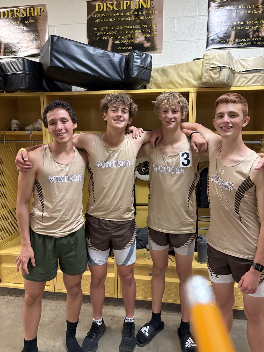 OwlRunners's tweet image. Sectionals qualifiers in the 4x8-2nd place-Scotty, Caleb, Gus, &amp;amp; Brandon