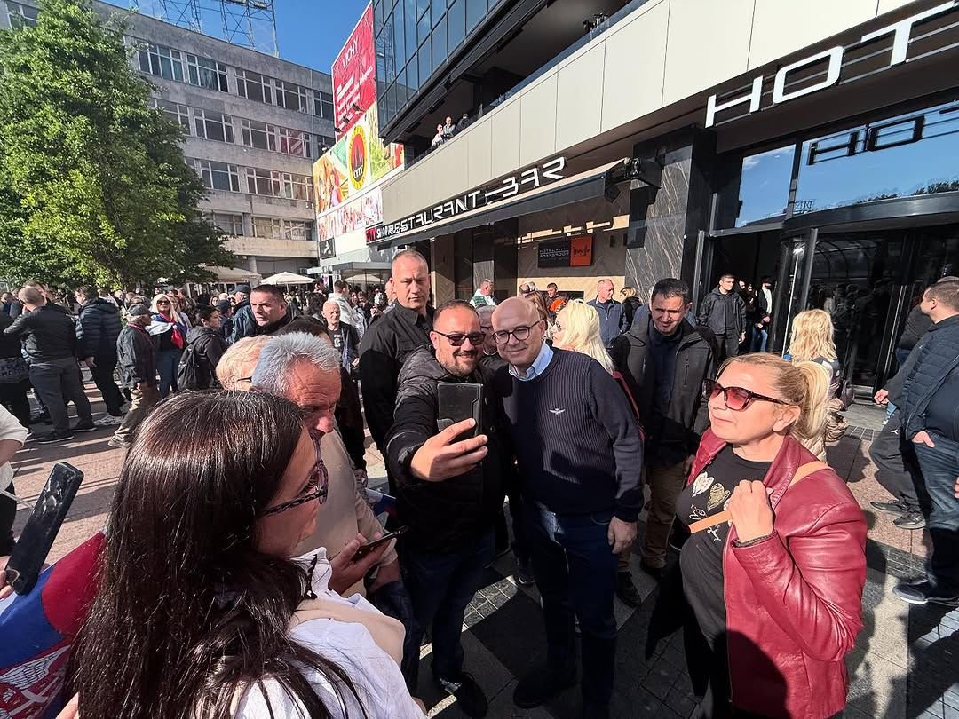 Одлична атмосфера у Нишу! 
Ово је права Србија! Ово је Србија која не дозвољава да буде бачена на колена! Победио је слободарски Ниш!
Не дамо Србију!