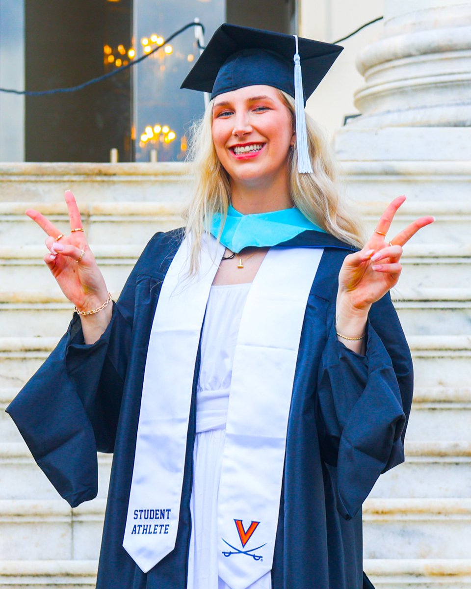 UVAWomensHoops's tweet photo. 𝙃𝙤𝙣𝙤𝙧𝙨 𝙤𝙛 𝙃𝙤𝙣𝙤𝙧🎓🧡💙
From court to classroom — congrats to our very own @tlauterbach41 🥳🏀 #Classof2025

#GoHoos 🔸⚔️🔹 #GNSL https://t.co/4BHqYIQ5Y7