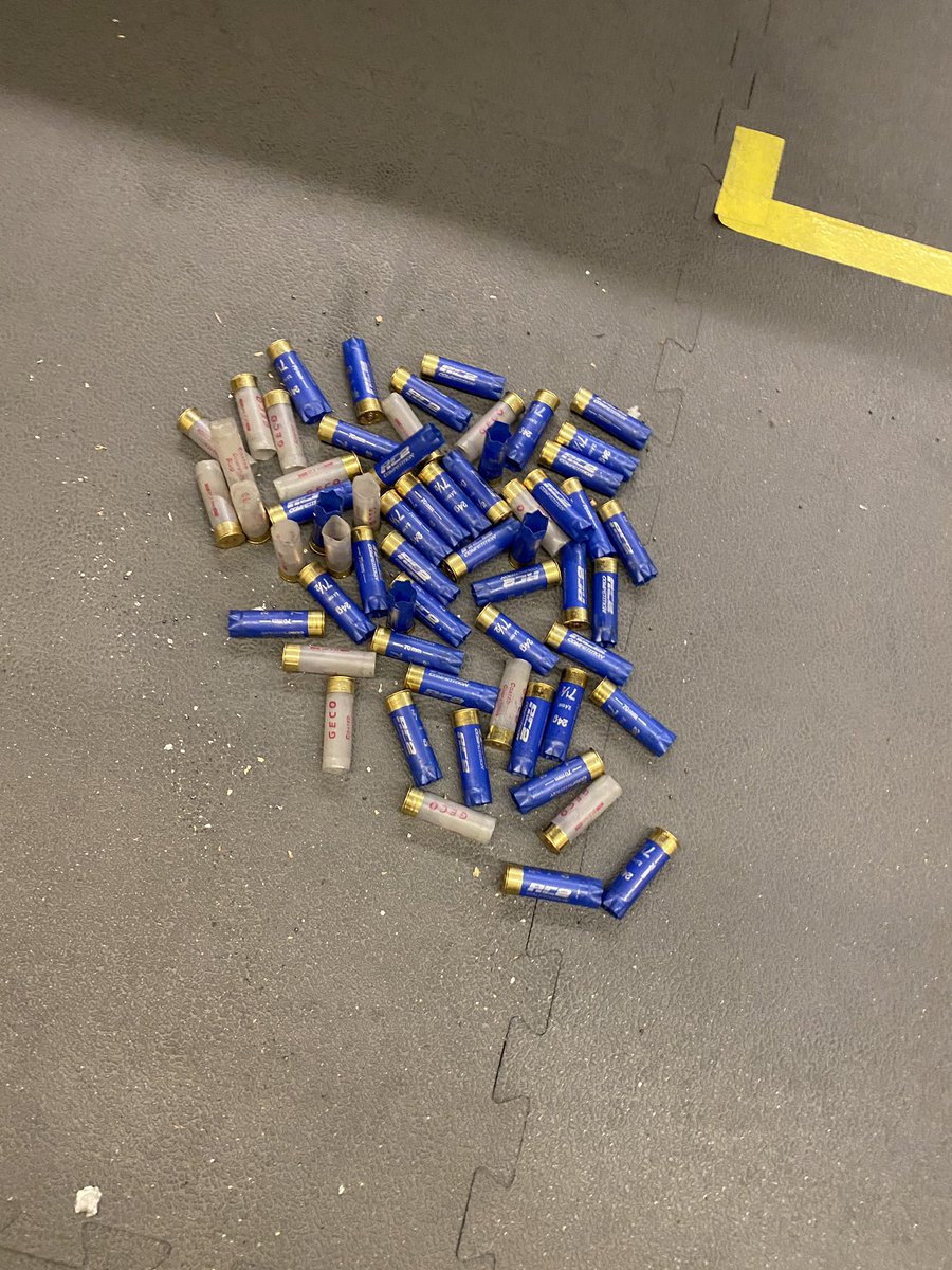 RouvenSiegler's tweet photo. Heute wieder #dingetun! Heute #Benelli #Flinte am Start. #m3super90 Koffer packen und ab gehts! #nicestuff  Ausbaufähig! #mehrtrefferalsfollower 😜 

#Fight4Right #EyesOnTarget #jagd #sportschießen #vdb #ampelsurvivor #shootingtime #range #shootingrange #langmoos #fridolfing https://t.co/0LeT1RE1Qd