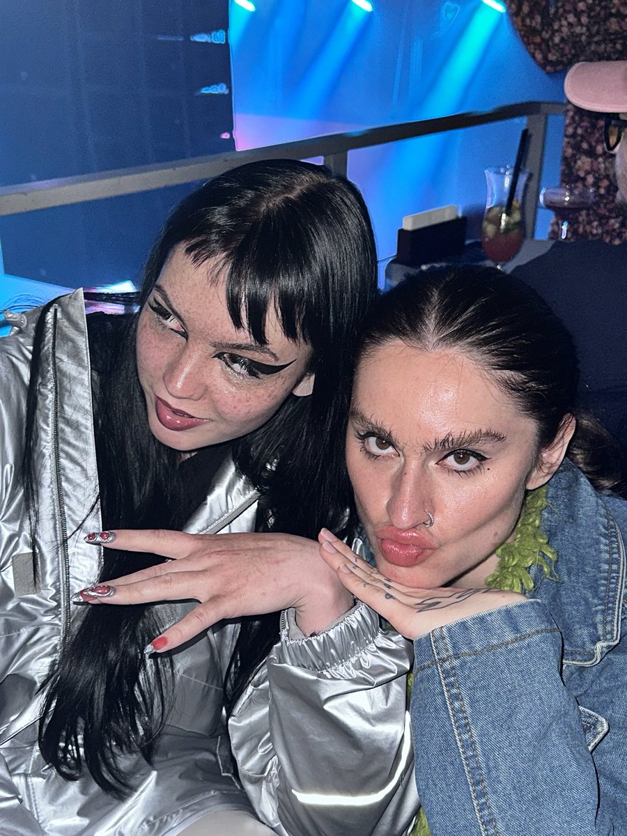 Стрімем єбе з <a href="/kazhannaa/">Кажанна</a> на твіч twitch.tv/tucha_x