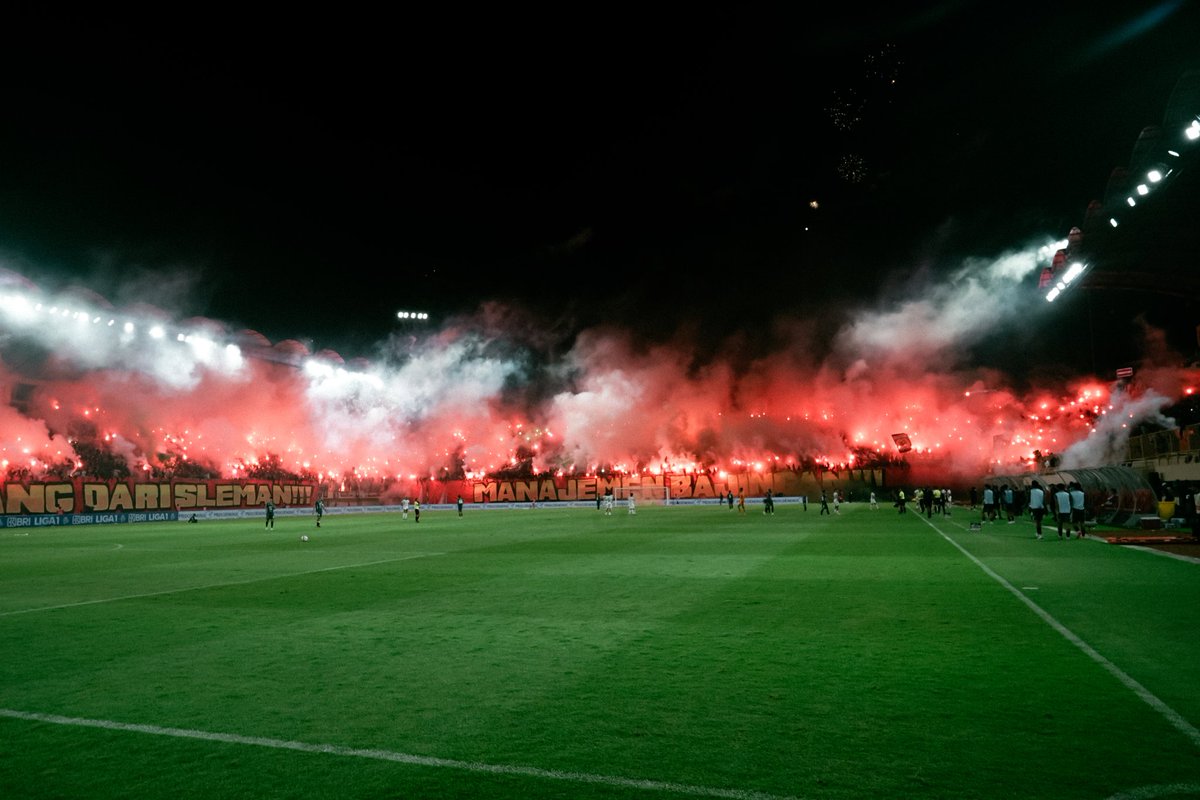 Pyroshow &amp; tifo <a href="/PSSleman/">PSS</a> vs <a href="/Persija_Jkt/">Persija Jakarta</a>.