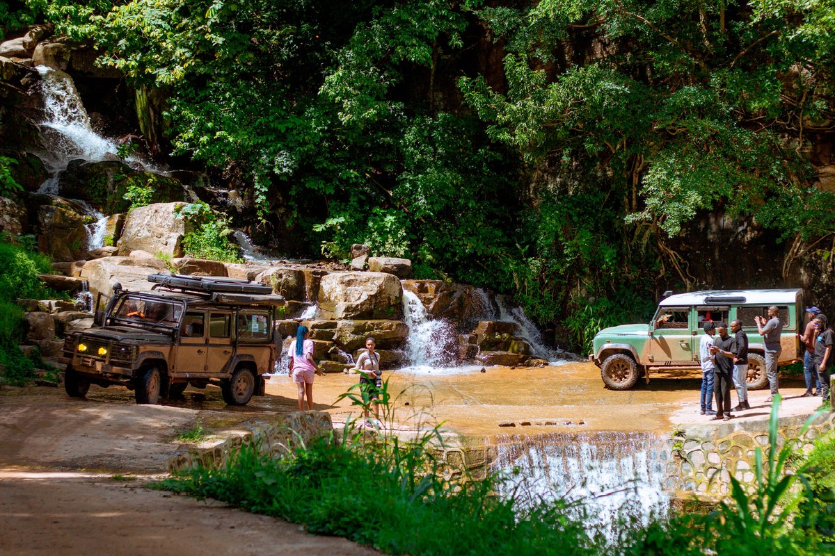 Adventurous roads along Usambara Mountains

#Usambara4x4expeditions #bundurovercrossing #Sceenery #geenery #camplife #Overlanding #defender110 #Africabyroad