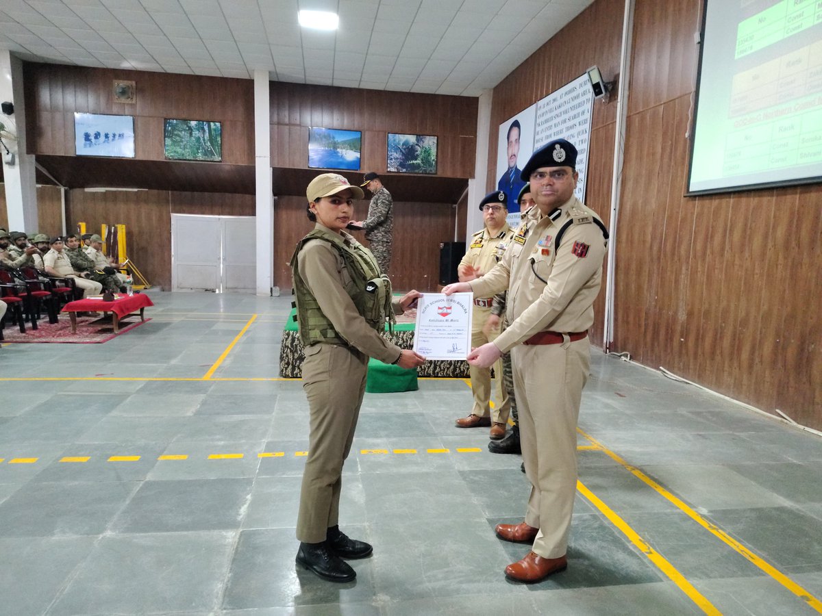 AdgpArmedJK's tweet photo. Armed Police Special #StrikingForce/QRT Course, Concludes at #CorpsBattleSchool, #Bhalra, Bhaderwah Sh. Vinod Kumar IPS DIG AP/IR was the #ChiefGuest. To enhance operational Capability.
@JmuKmrPolice
@anandjainips https://t.co/wZj2781fy5