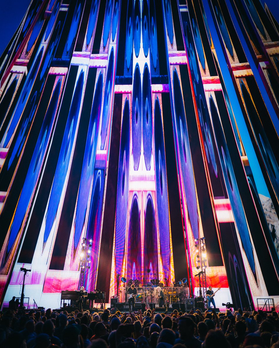 When I paint my masterpiece…♥️💀⚡️

📸: <a href="/RichFury/">Rich Fury</a>