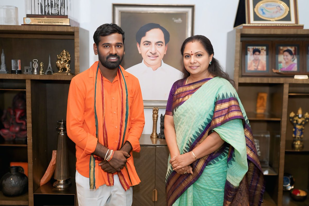 PadigePrashanth's tweet photo. Kalvakuntla Kavitha garu is very scared of holding a small press meet at Telangana Bhavan. Why are you so scared of Kavitha garu? In the coming days, Kavitha will become a big political force in this state. Political analysts say that this is not what I am saying.@RaoKavitha https://t.co/Uahm7yVkB6