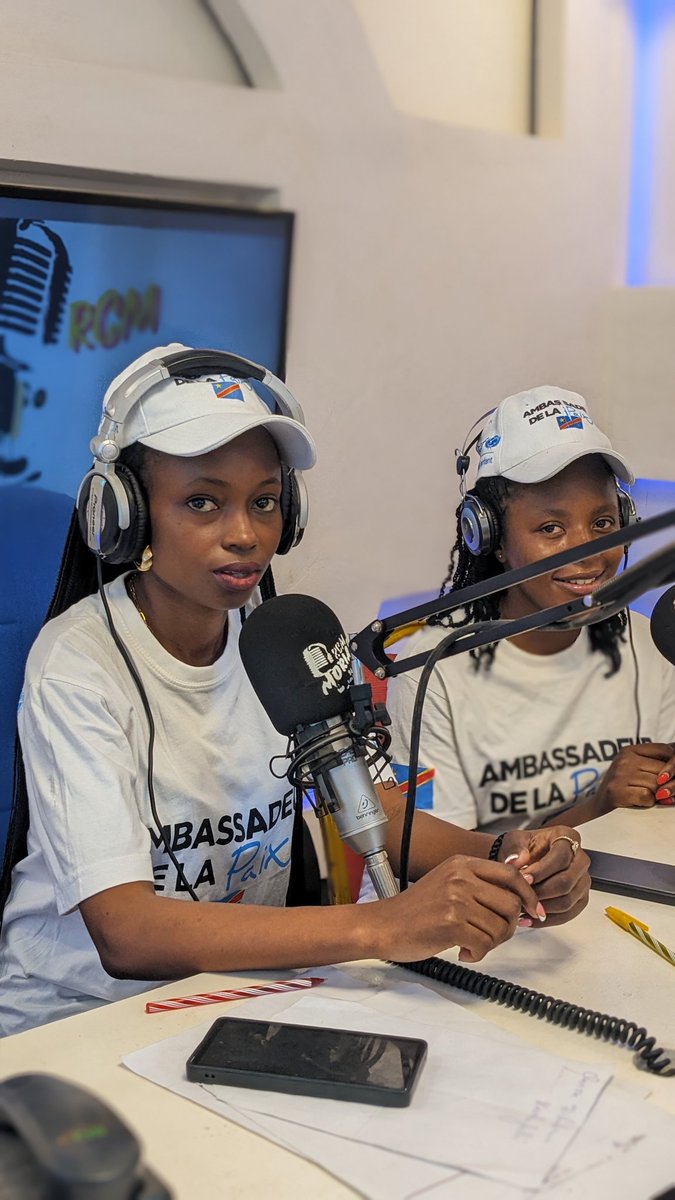 MissClara2202's tweet photo. 17 Mai 2025  àla Radio MORIA FM 98.8MHz/c.ibanda,s'est tenu une Émission-Radio.l'objectif était de sensibiliser les auditeurs  sur la prévention et la gestion pacifique des conflits dans la communauté. 
#AmbassadeurDeLaPaix
#radioMoriafm98.8MHz
#Bukavu https://t.co/Bqo7aiDE9Q