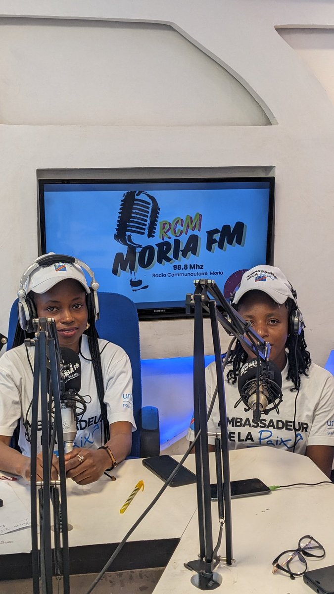 MissClara2202's tweet photo. 17 Mai 2025  àla Radio MORIA FM 98.8MHz/c.ibanda,s'est tenu une Émission-Radio.l'objectif était de sensibiliser les auditeurs  sur la prévention et la gestion pacifique des conflits dans la communauté. 
#AmbassadeurDeLaPaix
#radioMoriafm98.8MHz
#Bukavu https://t.co/Bqo7aiDE9Q