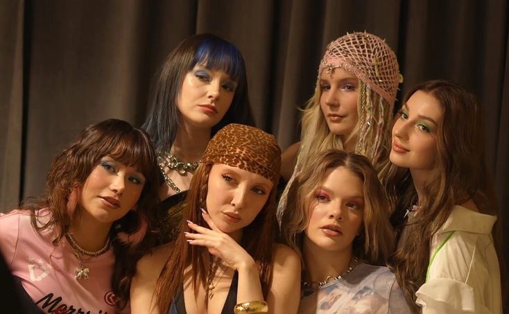 lestarubis's tweet photo. my favoruite non-kpop girl groups https://t.co/CYxyff9yKS